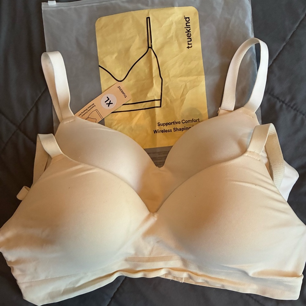Bra’s “true kind” Wireless Bra/Set of 2
NWT
